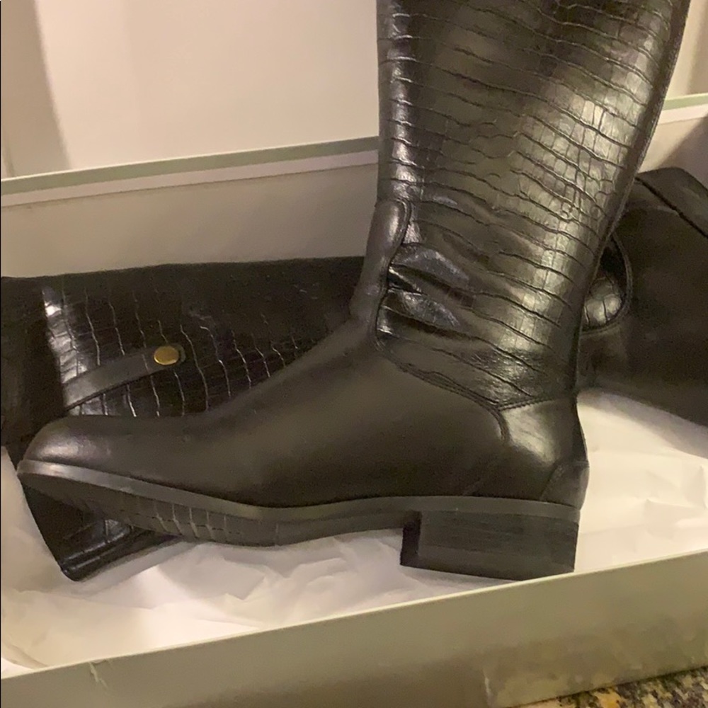 Boots - Picture 3 of 3